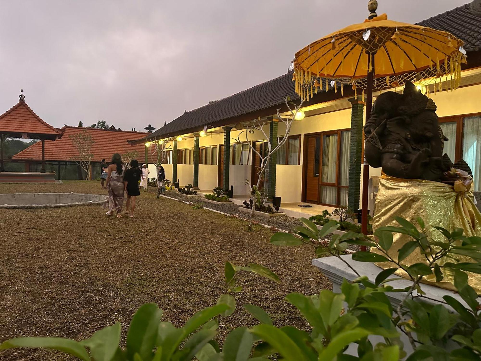 BesakihBali Basuki Retreat Center公寓 外观 照片