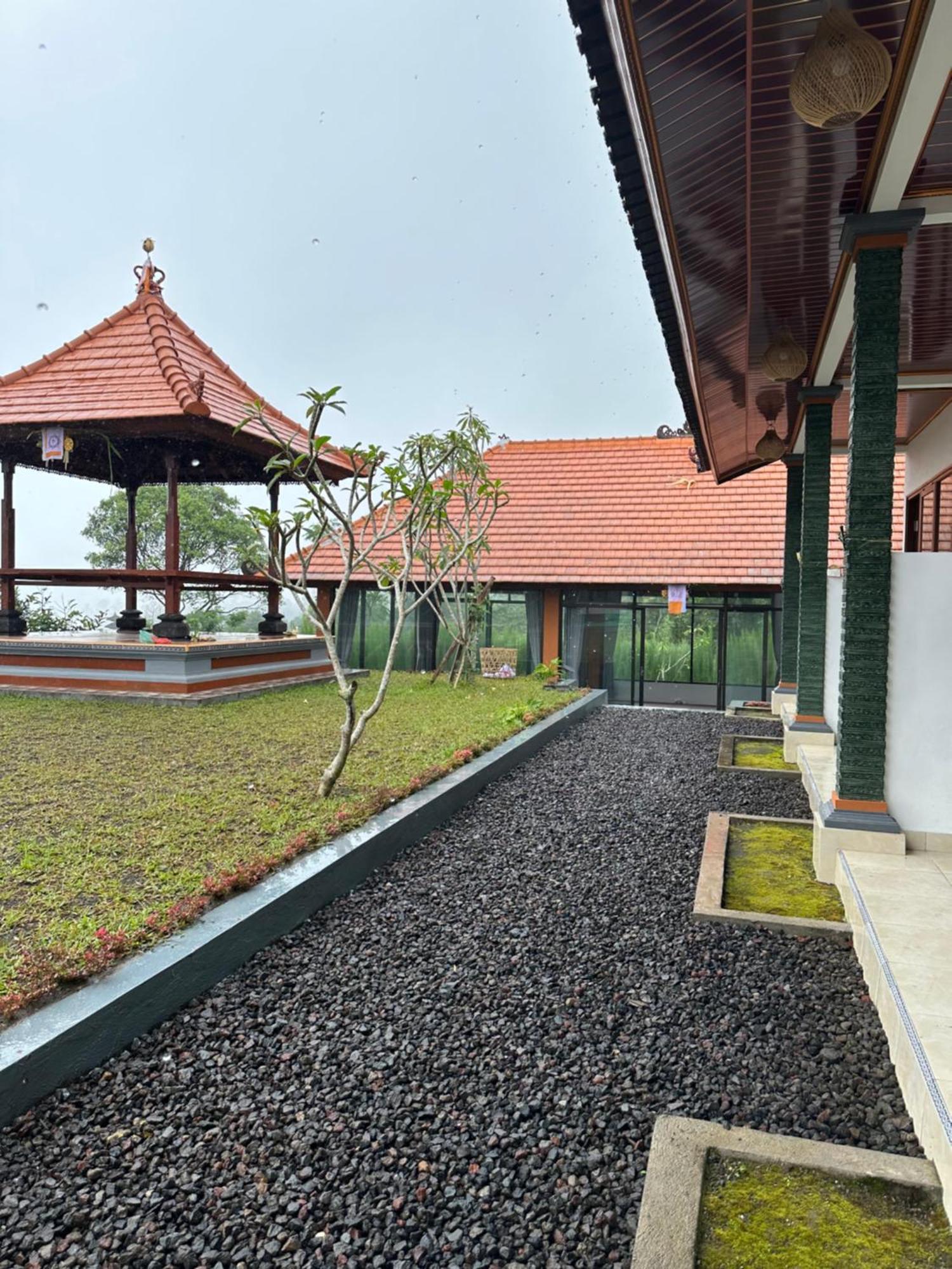 BesakihBali Basuki Retreat Center公寓 外观 照片