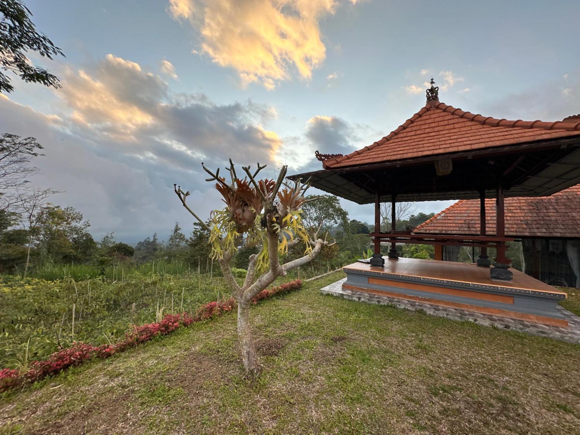 BesakihBali Basuki Retreat Center公寓 外观 照片