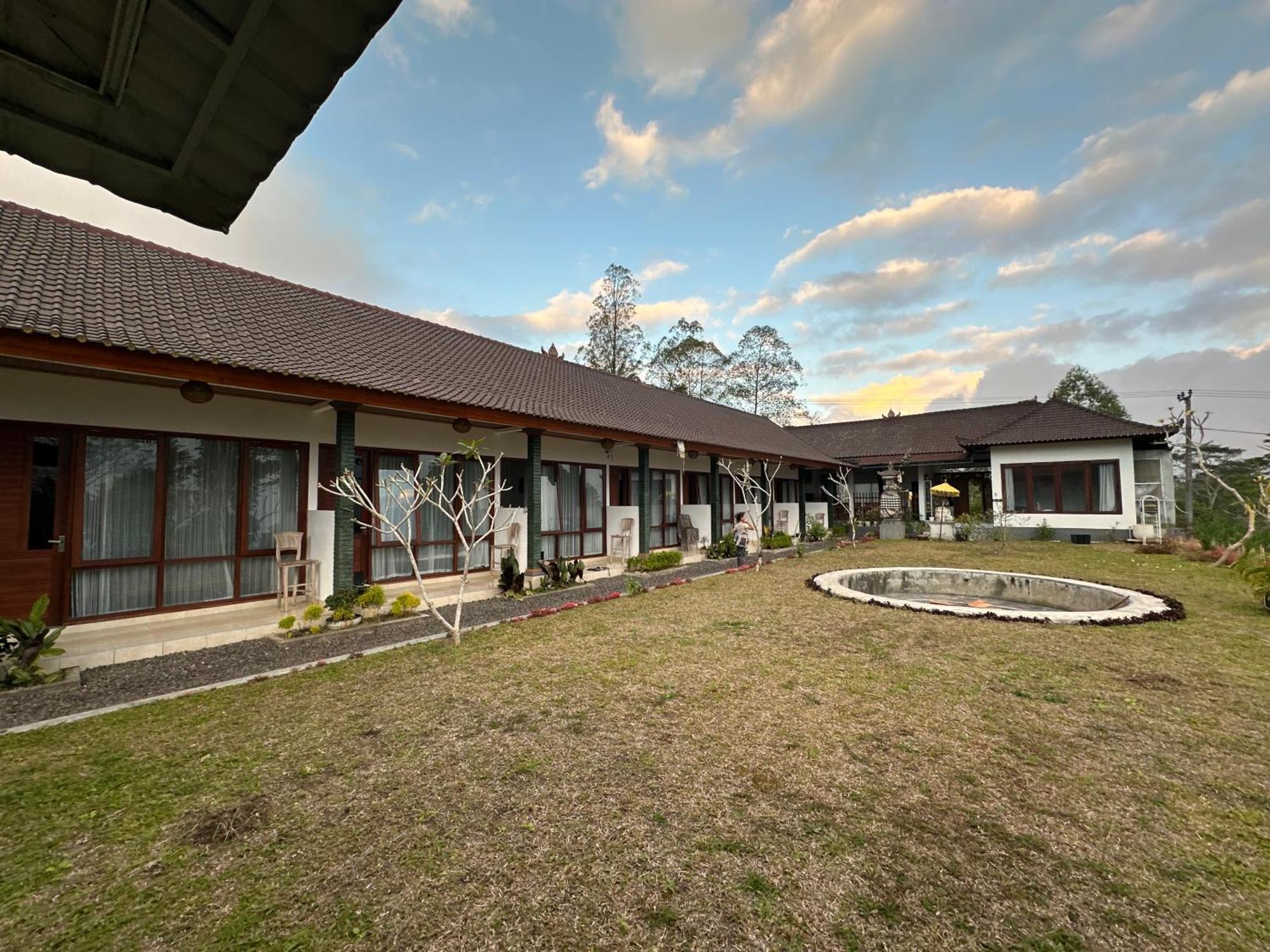 BesakihBali Basuki Retreat Center公寓 外观 照片